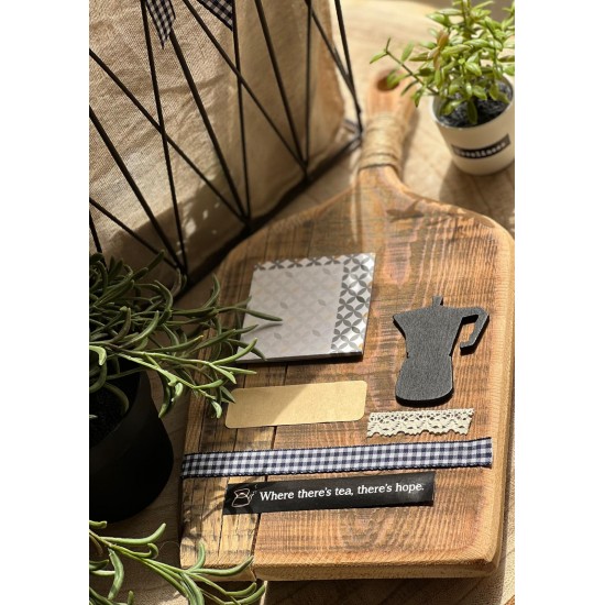 Decorative piece of wood with sticky note